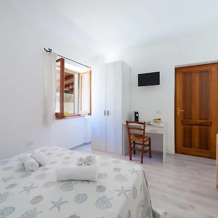 Alojamento de Acomodação e Pequeno-almoço Brezza Golfo Aranci